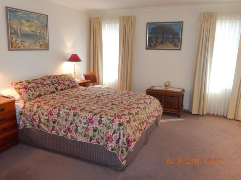 5 Long Street, Penguin TAS 7316