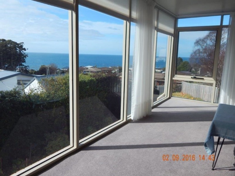 5 Long Street, Penguin TAS 7316