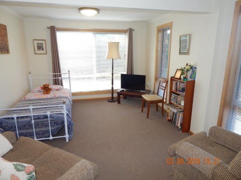 5 Long Street, Penguin TAS 7316
