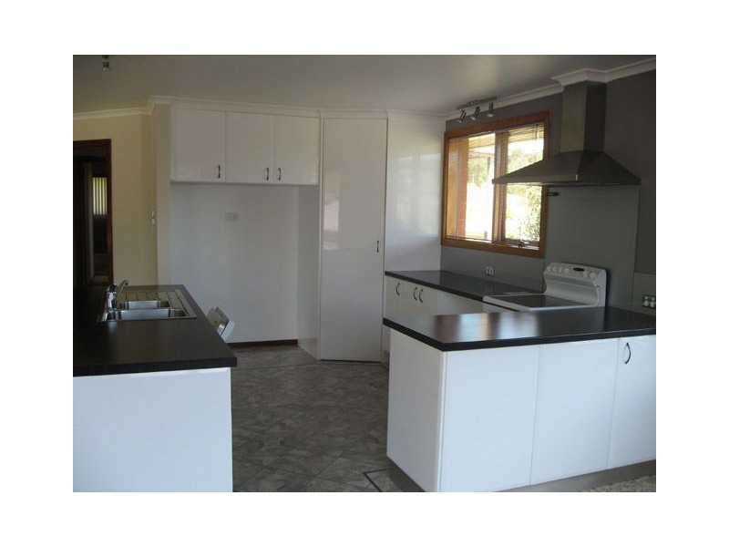 35 South Road, Penguin TAS 7316