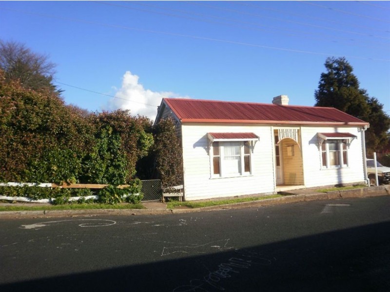 12 King Edward Street, Penguin TAS 7316