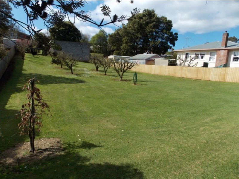 23 South Road, Penguin TAS 7316