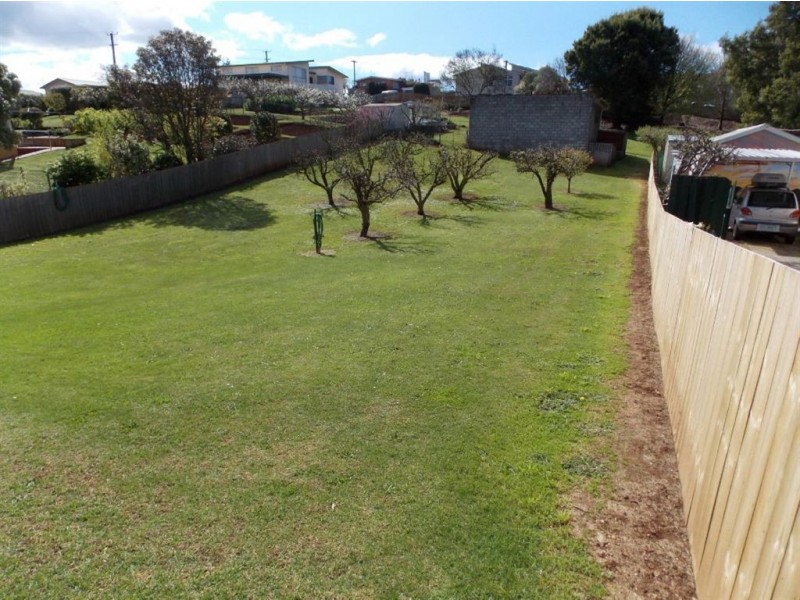 23 South Road, Penguin TAS 7316