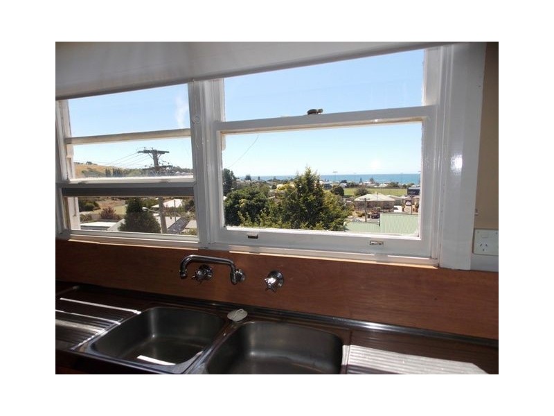 13 Elizabeth Street, Penguin TAS 7316