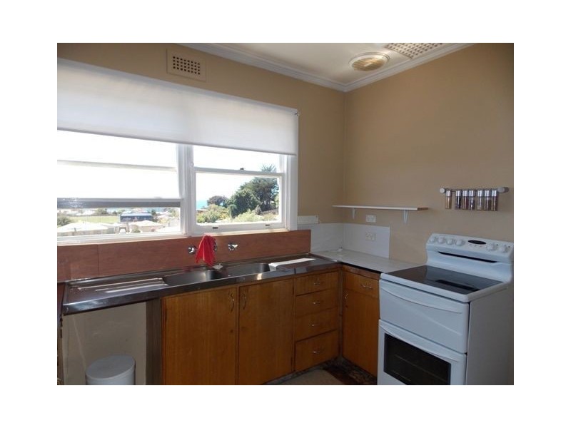 13 Elizabeth Street, Penguin TAS 7316