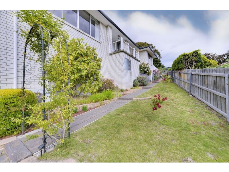8 Eden Place, Howrah TAS 7018