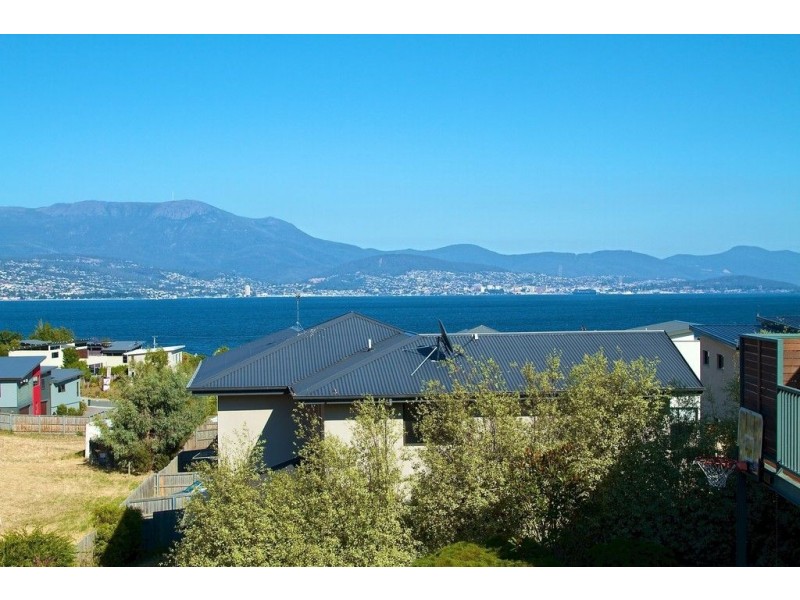 2/16 Skala Road, Tranmere TAS 7018