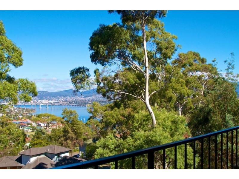 10 Nottingham Court, Lindisfarne TAS 7015