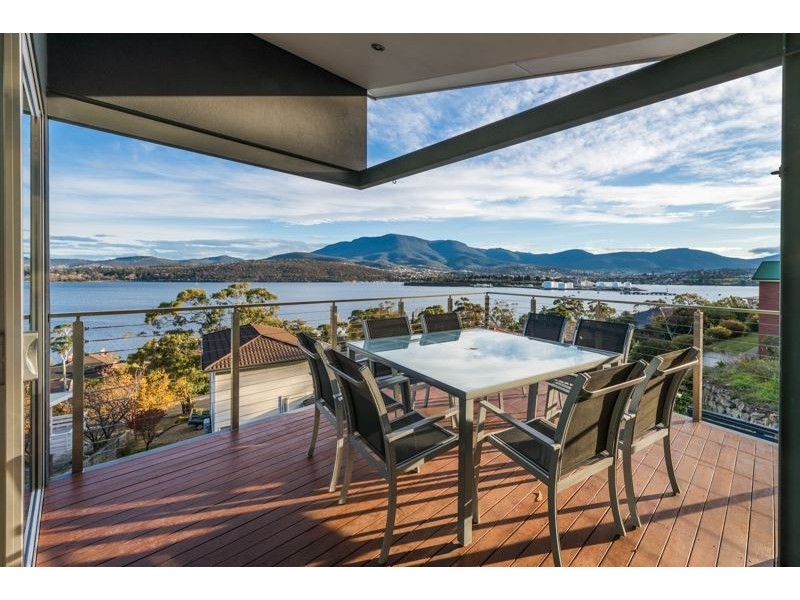 140B Derwent Avenue, Lindisfarne TAS 7015