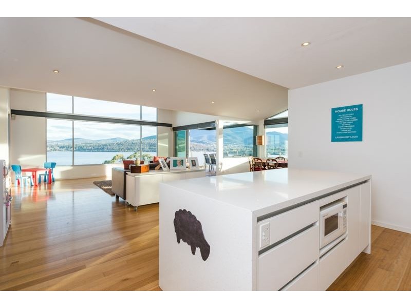 140B Derwent Avenue, Lindisfarne TAS 7015