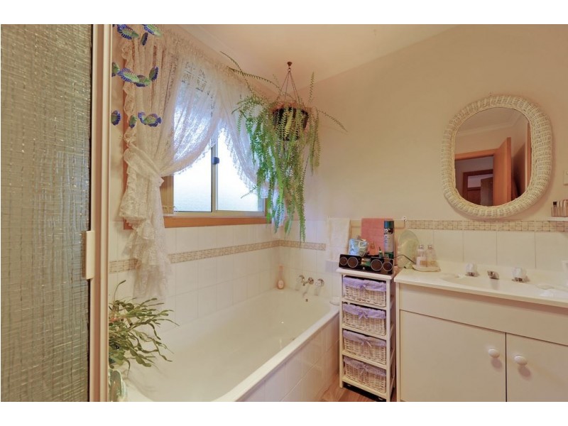 1/33 Buckingham Drive, Howrah TAS 7018