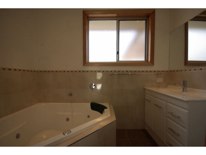 26 McKinly Street, Midway Point TAS 7171