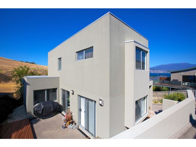 2/16 Skala Road, Tranmere TAS 7018