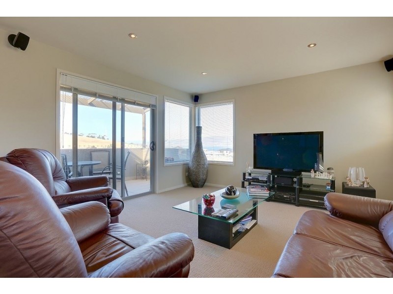 2/16 Skala Road, Tranmere TAS 7018