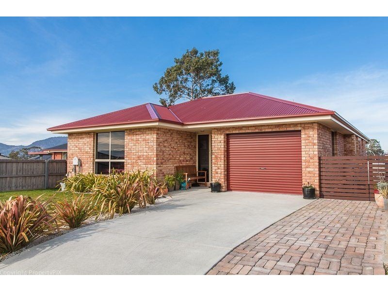 33 Elmac Crescent, Austins Ferry TAS 7011