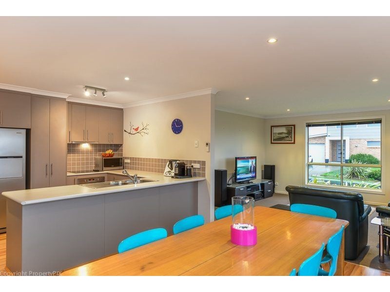 33 Elmac Crescent, Austins Ferry TAS 7011