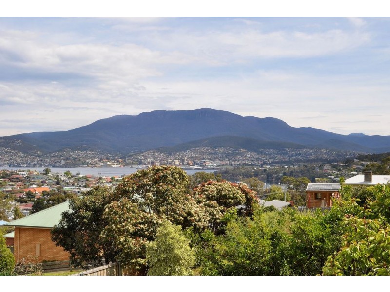 82 Maluka Terrace, Bellerive TAS 7018