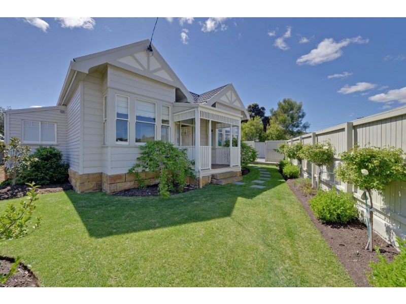 64 Lincoln Street, Lindisfarne TAS 7015