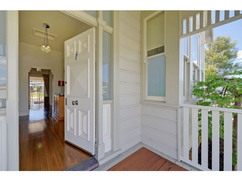 64 Lincoln Street, Lindisfarne TAS 7015
