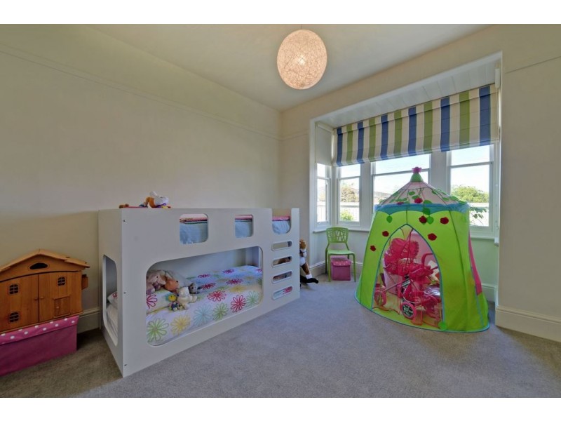 64 Lincoln Street, Lindisfarne TAS 7015