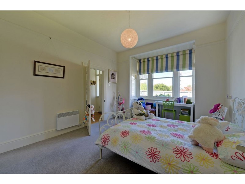 64 Lincoln Street, Lindisfarne TAS 7015