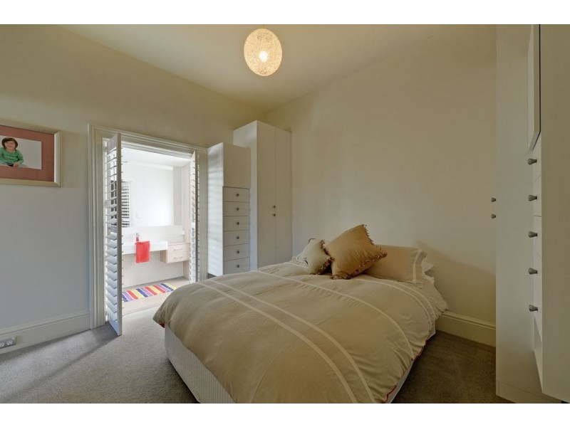 64 Lincoln Street, Lindisfarne TAS 7015