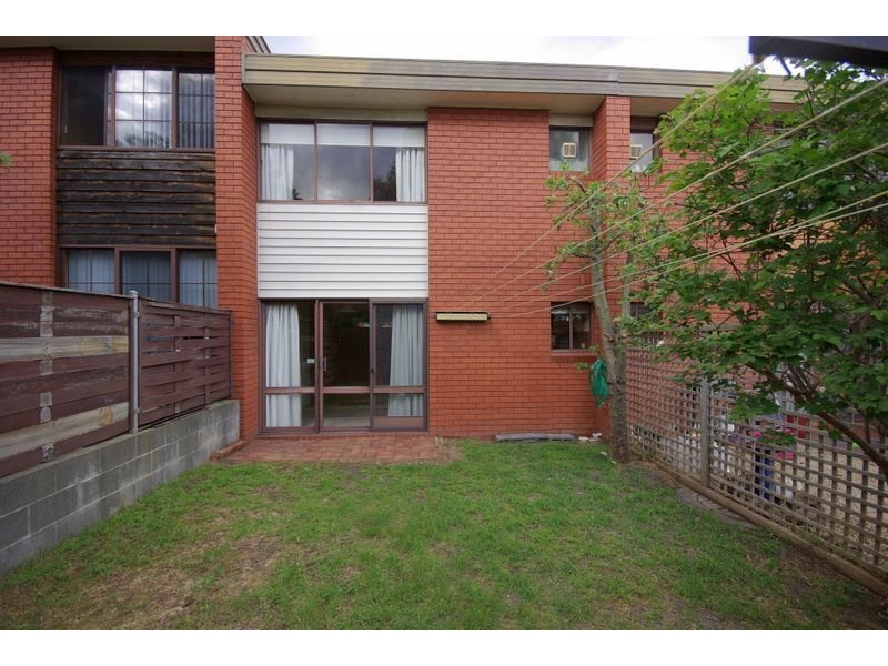 2/2 Clifford Court, Howrah TAS 7018