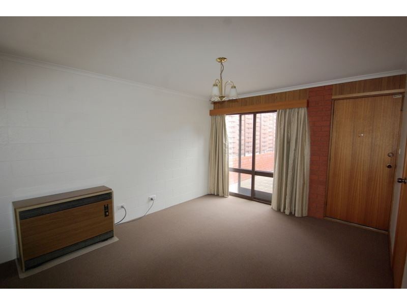 2/2 Clifford Court, Howrah TAS 7018