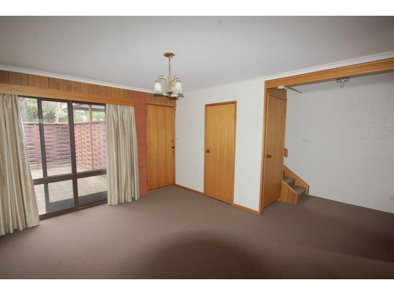 2/2 Clifford Court, Howrah TAS 7018