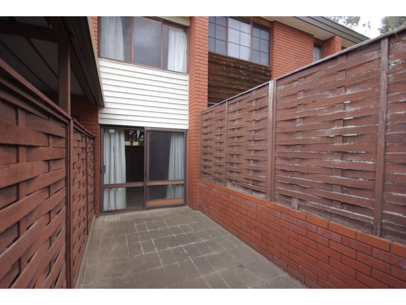 2/2 Clifford Court, Howrah TAS 7018