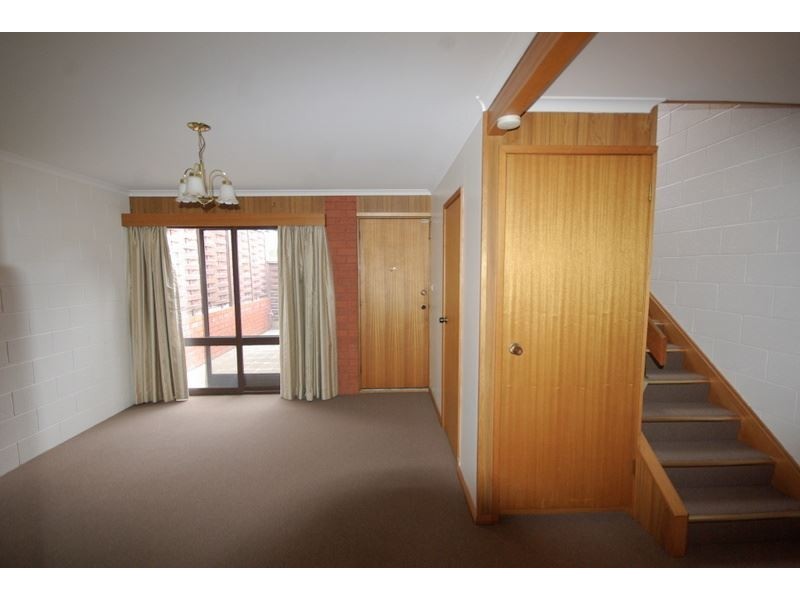 2/2 Clifford Court, Howrah TAS 7018