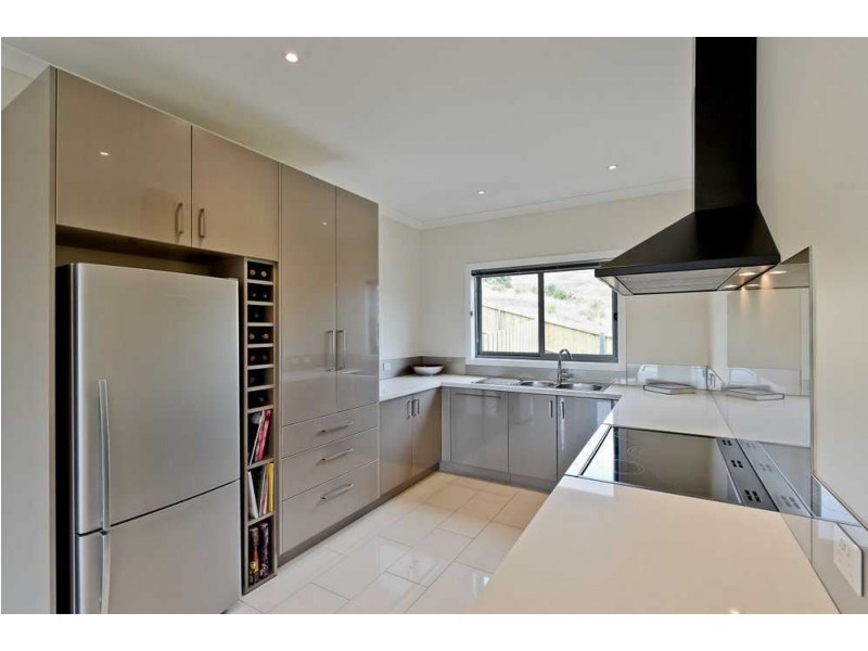 11 Spinnaker Crescent, Tranmere TAS 7018