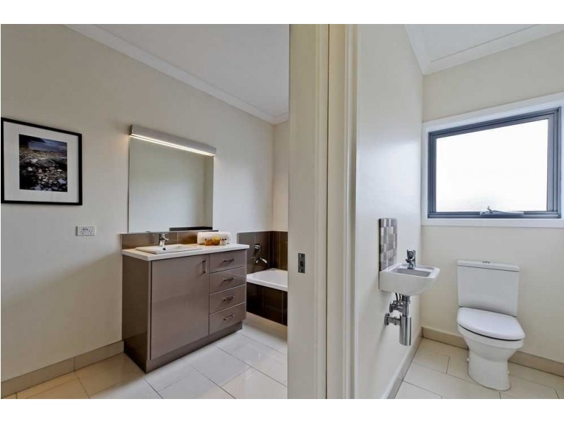 11 Spinnaker Crescent, Tranmere TAS 7018