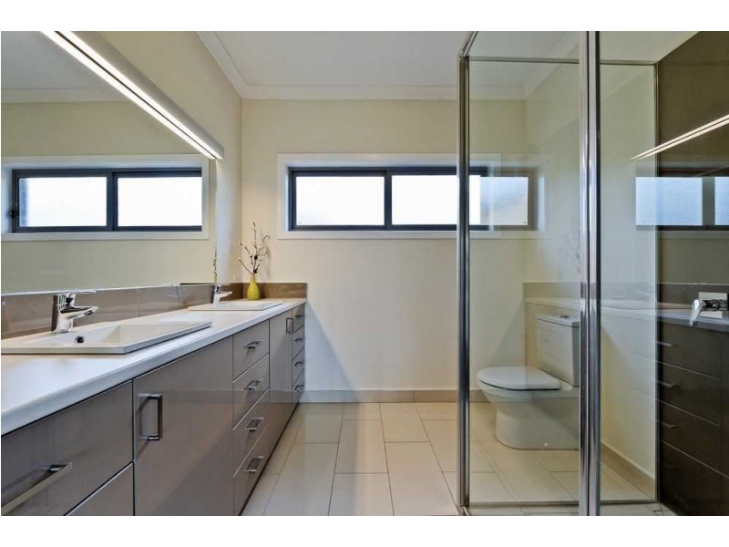 11 Spinnaker Crescent, Tranmere TAS 7018