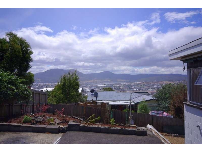 2/7 Cranleigh Crescent, West Moonah TAS 7009