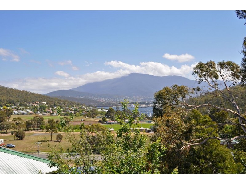 2/3 Llenroc Street, Geilston Bay TAS 7015