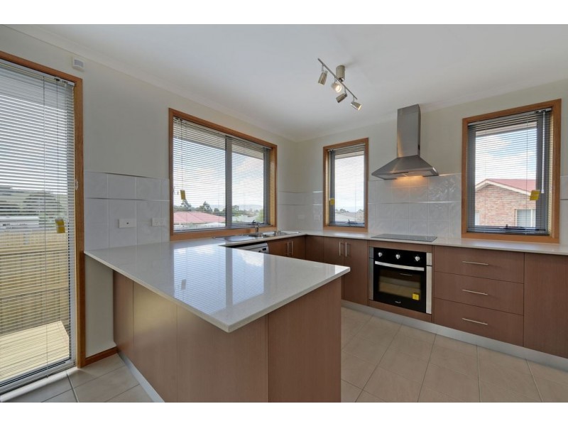 2/54 Camrise Drive, Cambridge TAS 7170