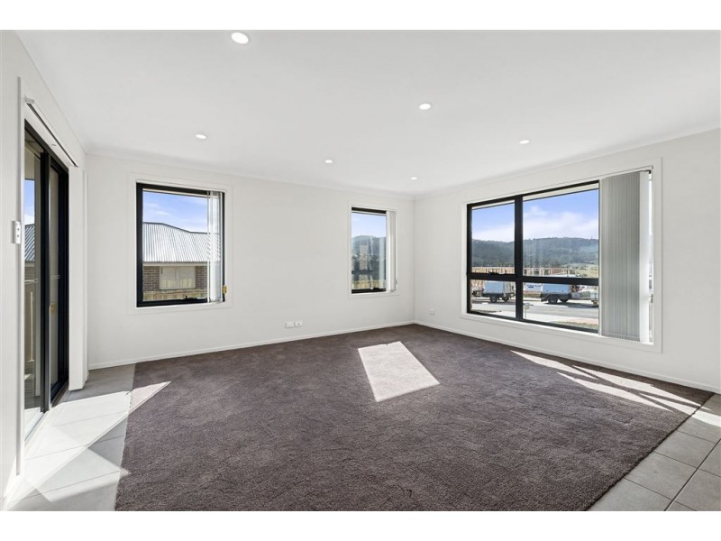 6 Ernest Road, Rokeby TAS 7019