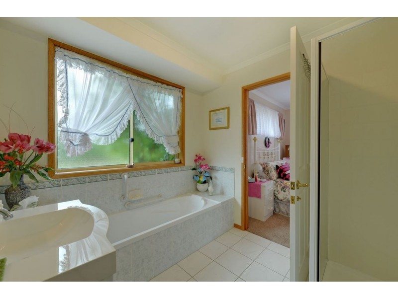 52 Winston Avenue, Seven Mile Beach TAS 7170