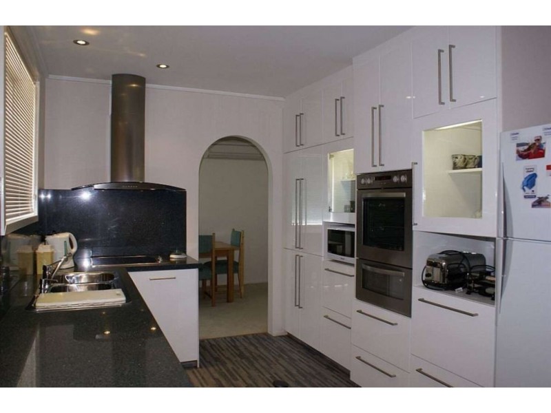 2 Coolangatta Street, Lindisfarne TAS 7015