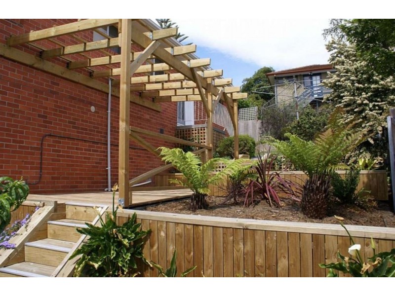 2 Coolangatta Street, Lindisfarne TAS 7015