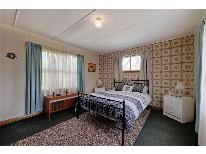 64 Ashbourne Grove, West Moonah TAS 7009