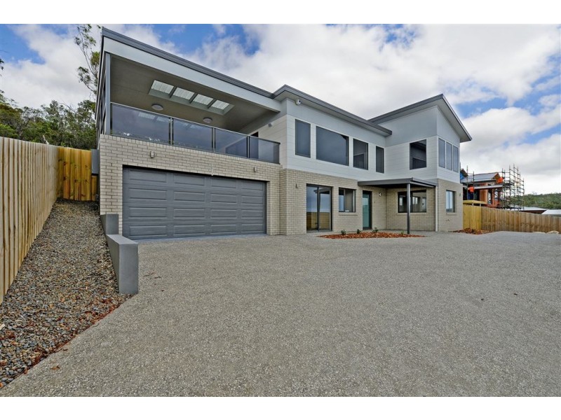 2/612 Oceana Drive, Howrah TAS 7018
