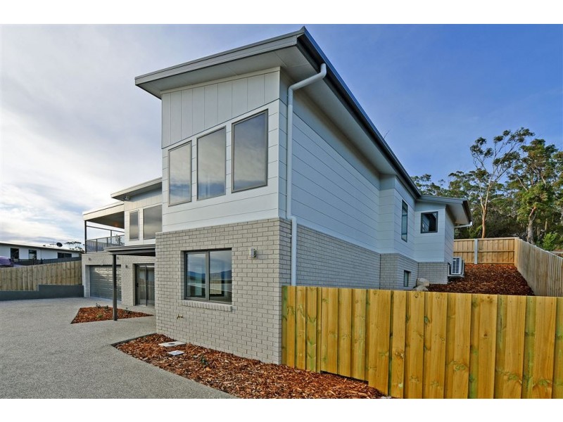 2/612 Oceana Drive, Howrah TAS 7018