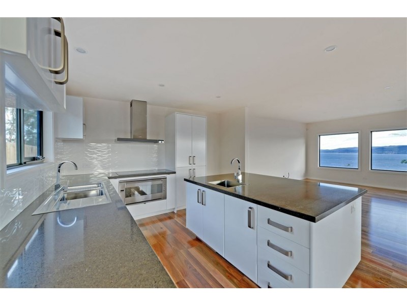 2/612 Oceana Drive, Howrah TAS 7018