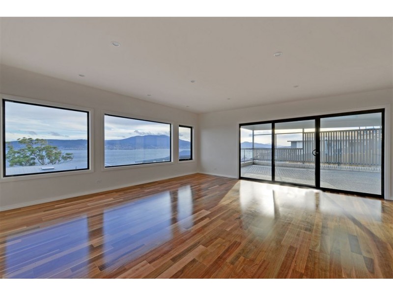 2/612 Oceana Drive, Howrah TAS 7018