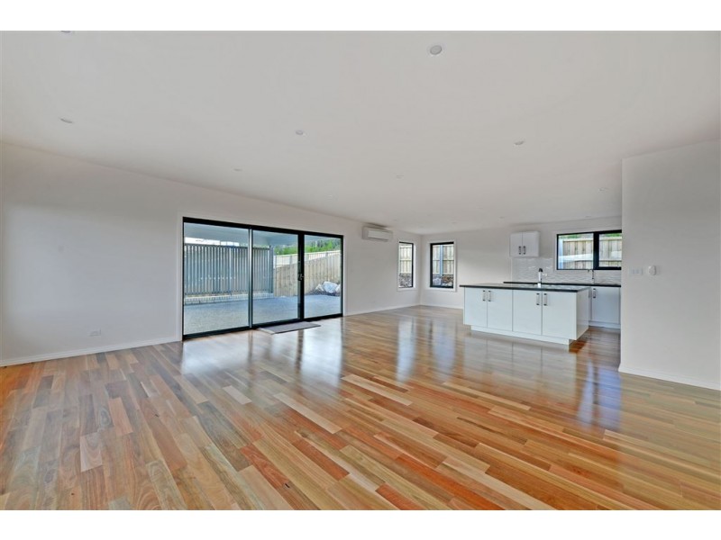 2/612 Oceana Drive, Howrah TAS 7018