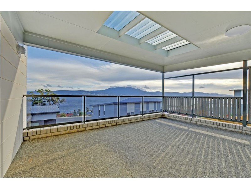 2/612 Oceana Drive, Howrah TAS 7018