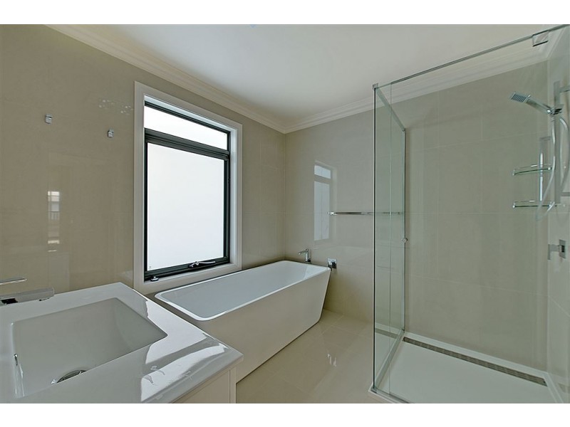 2/612 Oceana Drive, Howrah TAS 7018