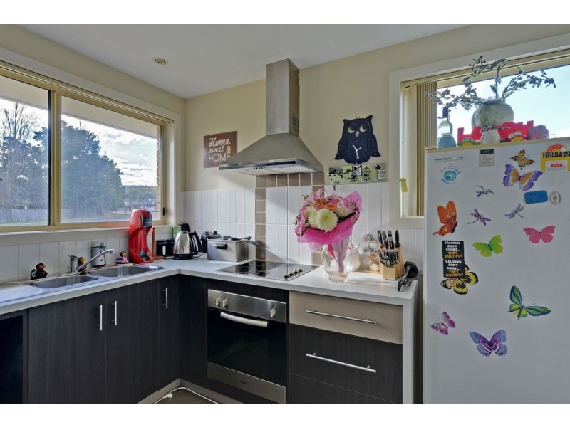 4 Clarence Crescent, Rokeby TAS 7019